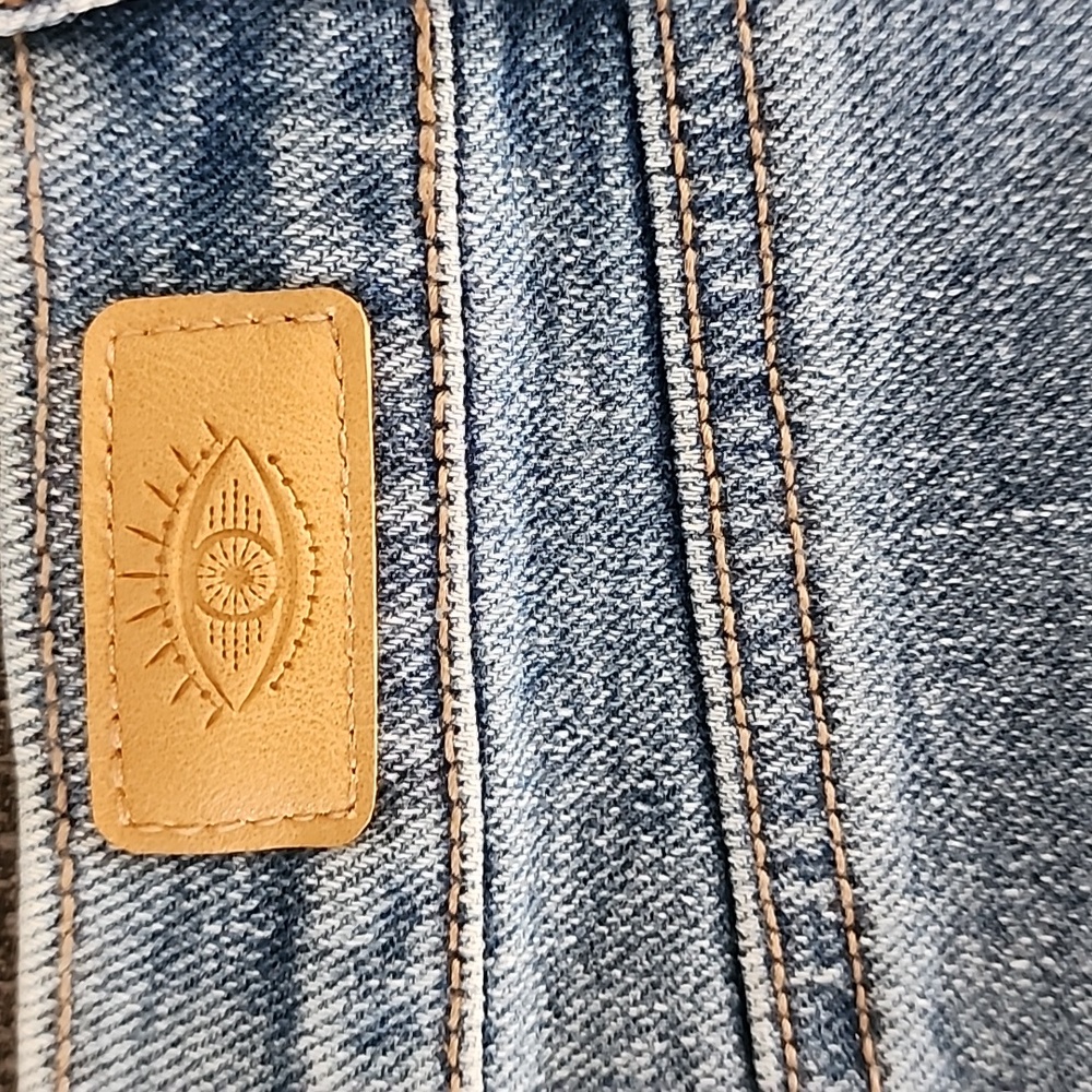 SOFIA VERGARA High Waisted Jean Shorts 16 Chi Distressed Frayed Plus Denim Short - Picture 6 of 9